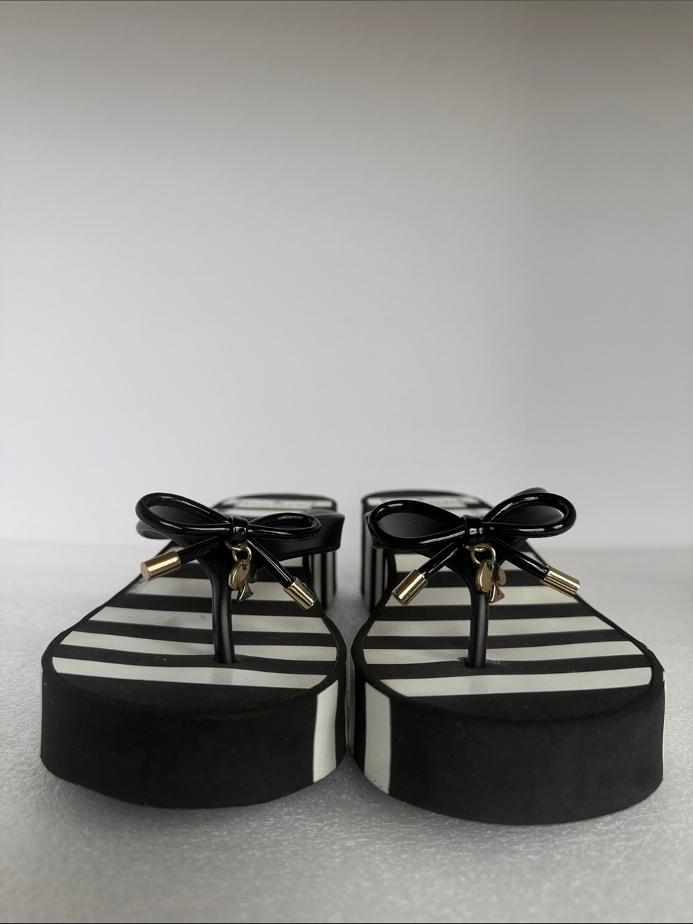 KATE SPADE Rhett Black White Striped Bow Platform Flip Flop Sandals Size 8 - Picture 8 of 13